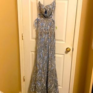 Windsor, Medium gown, partial lace up back